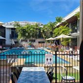 The Cavenagh Hotel Courtyard